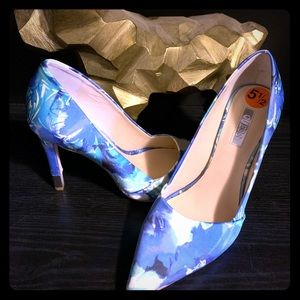 2/$15 Guess Blue Floral Heels